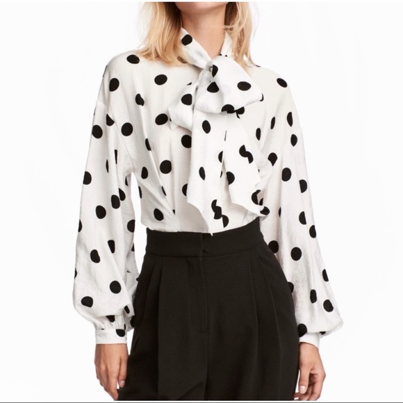 H&M Tops - ‼️SOLD‼️ ⚫️⚪️Polka Dot Blouse (s)